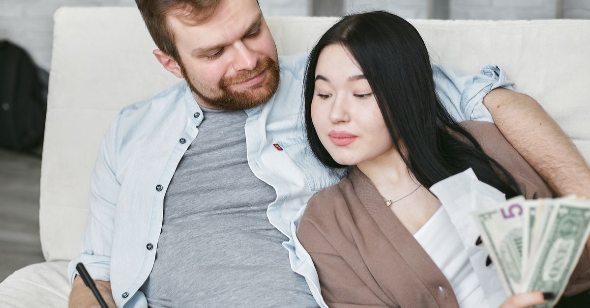 Vợ hay chồng nên giữ tiền trong nhà? 3 mô hình và cách chọn