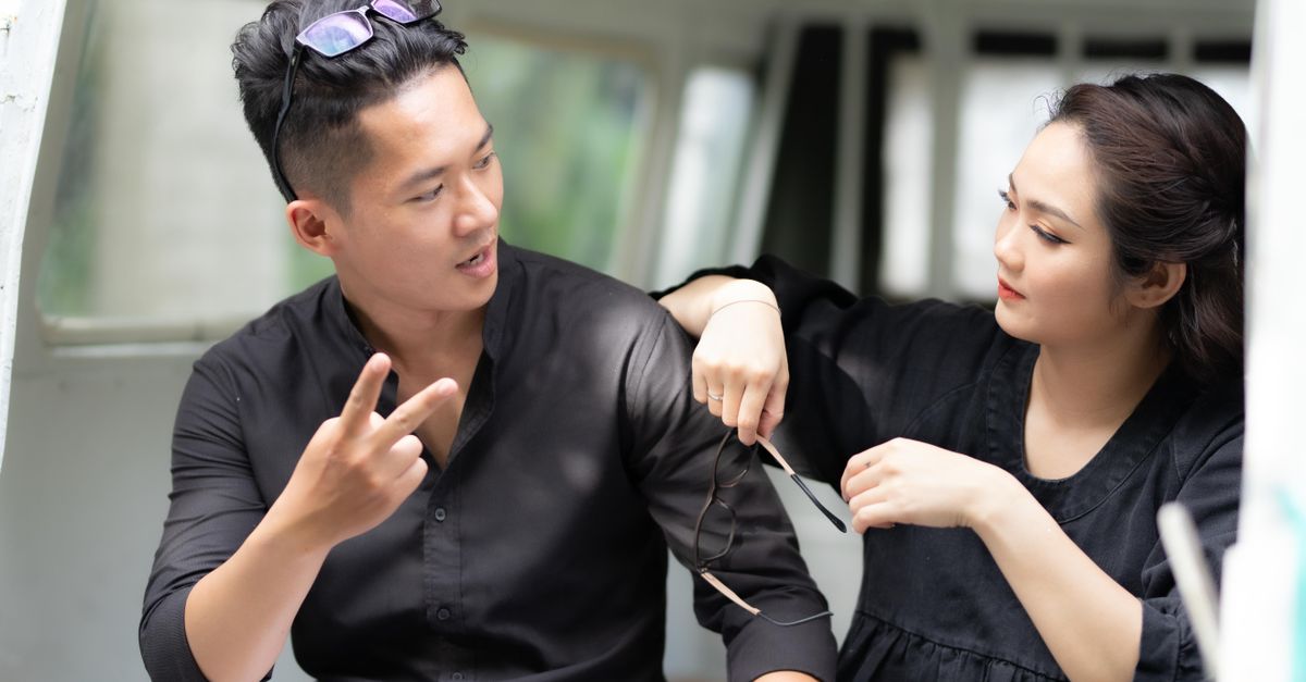Im lặng, chỉ trích, đổ lỗi: 3 thói quen giao tiếp âm thầm phá hỏng hôn nhân