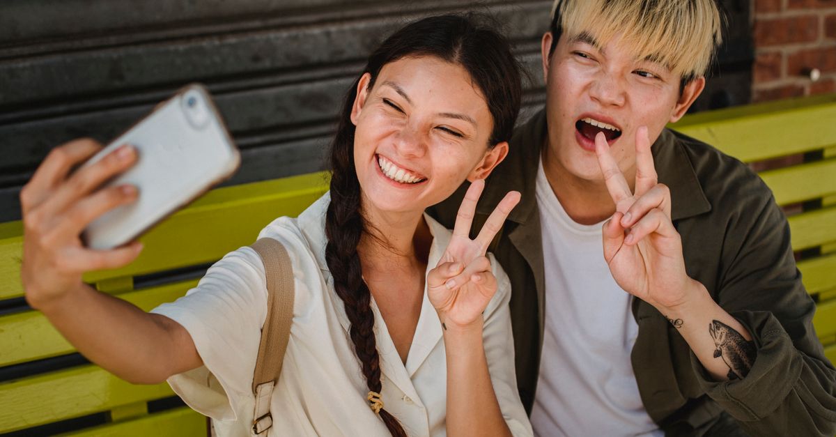 Mạng xã hội & hôn nhân: công khai hay giữ riêng tư?