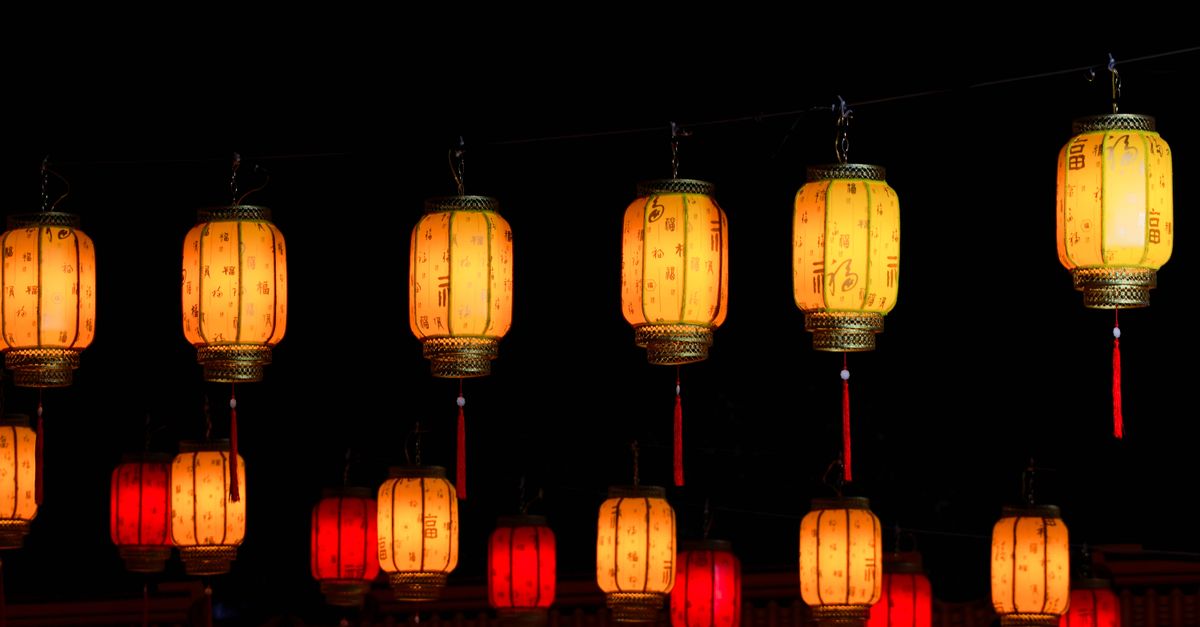 Cưới tháng 8 âm lịch (tháng Tám) có tốt không? Nên cưới hay kiêng